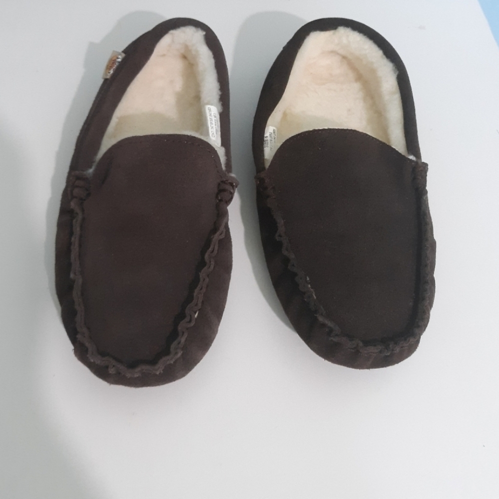 Emu ridge Australia mens cow suede moccasins slippers genuine shearling size 8.
